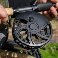 Mulineta KORUM Fly Glide Stealthmode Centrepin 3/4, 110mm Mulineta KORUM Fly Glide Stealthmode Centrepin 3/4, 110mm